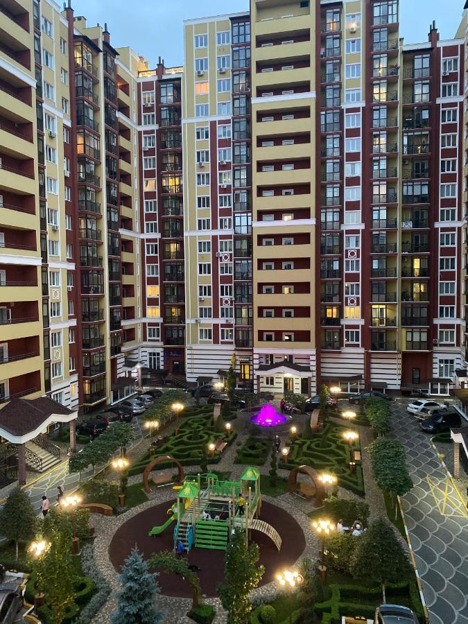 сучасна з видом на Versal Park *