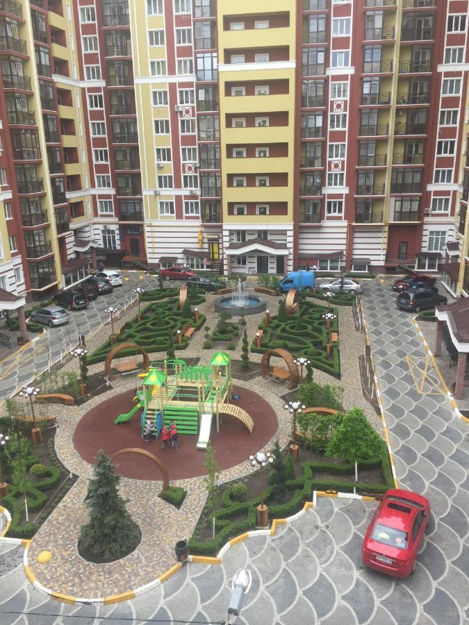 сучасна з видом на Versal Park