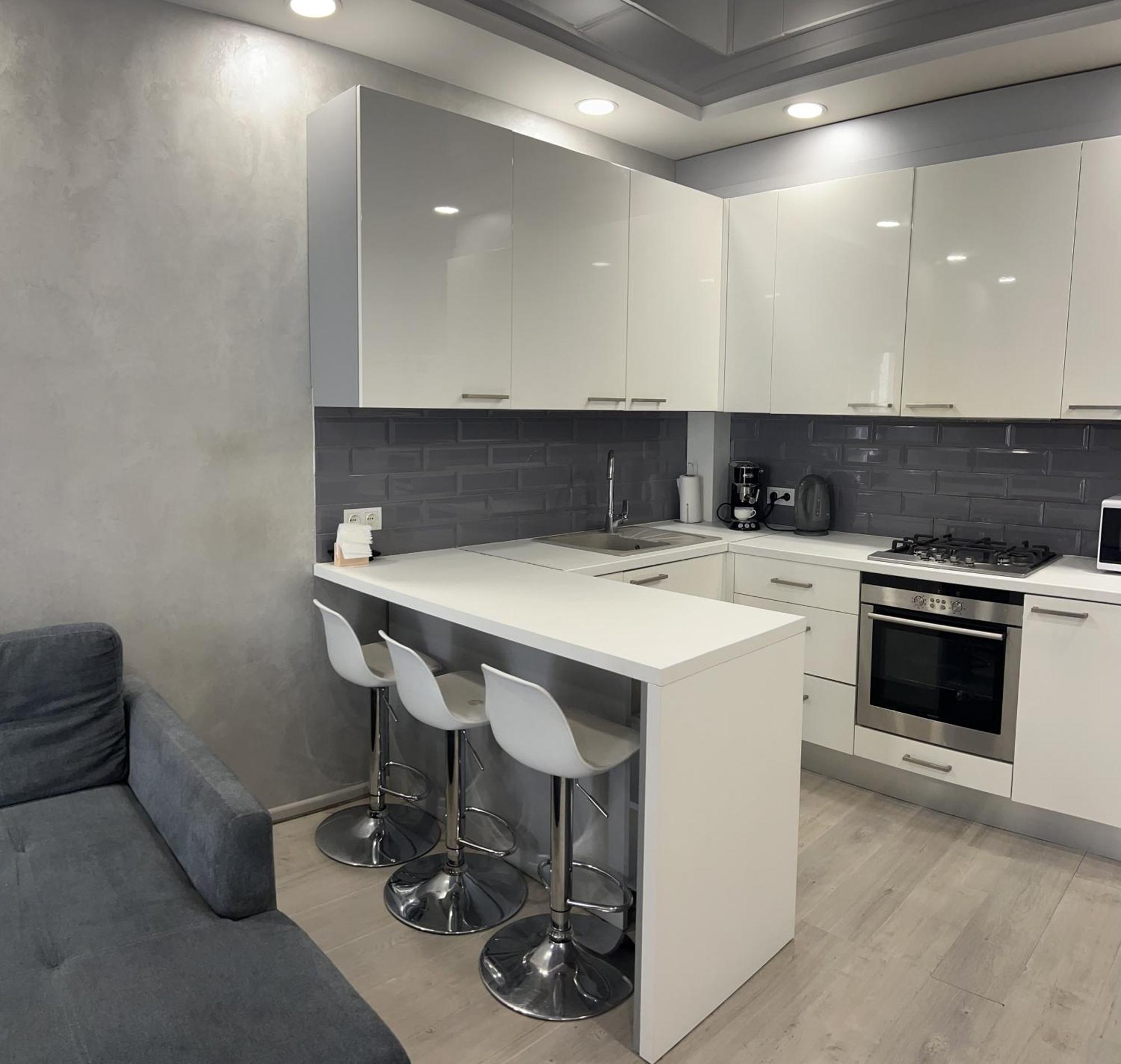 сучасна з видом на Versal Park Apartment